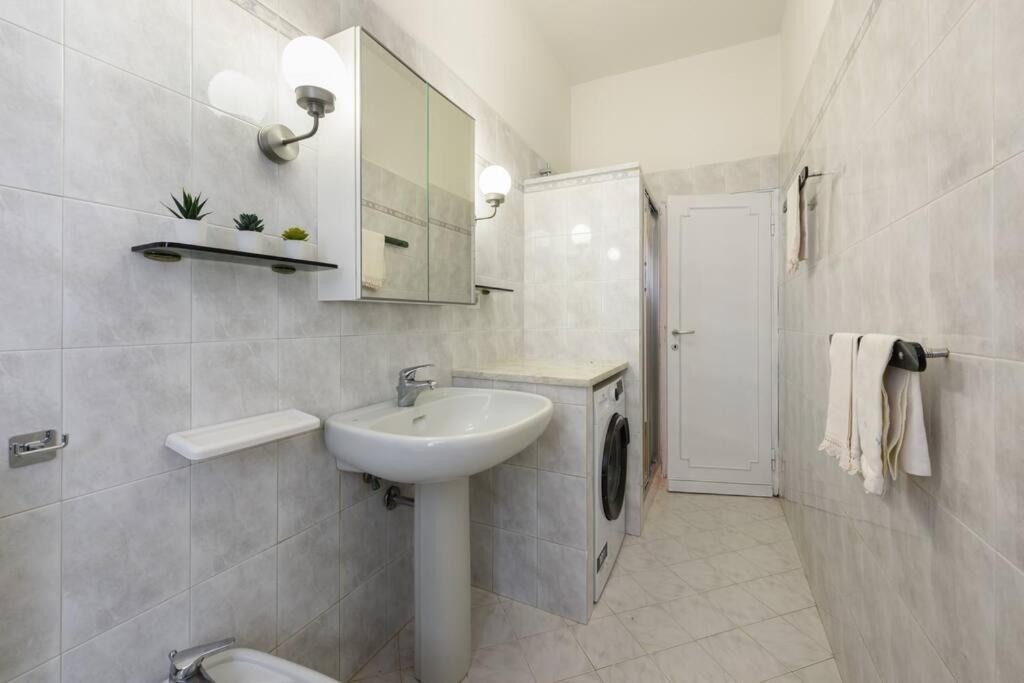 Ac & Wifi Newly Renovated Apartment Firenze Bagian luar foto